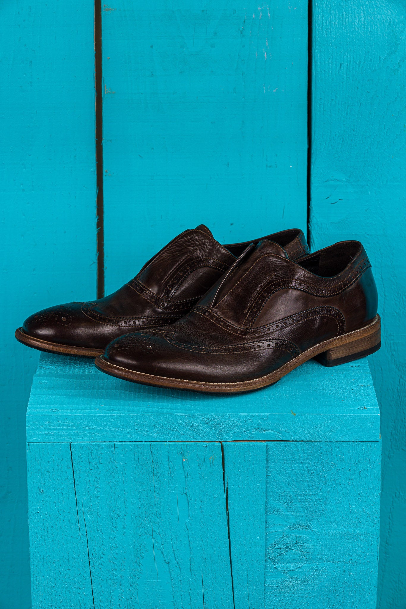 Front angled view of Benheart Colombo 7543 men’s tobacco leather shoes, handcrafted in Italy.