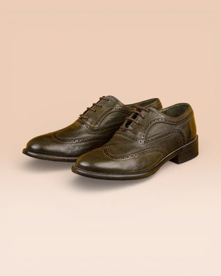 Front angled view of DA VINCI women's leather shoes with wingtip, forest green (BOSCO) color, handcrafted in Florence - Italy by Benheart