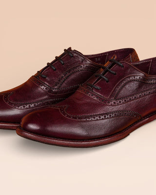 Detail of DA VINCI women's leather shoes, handmade in Firenze, dark brown chestnut color