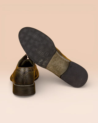 Detail of the Vibram soles on Benheart’s handmade leather shoes, DA VINCI model with wingtail detail, forest green color (BOSCO).