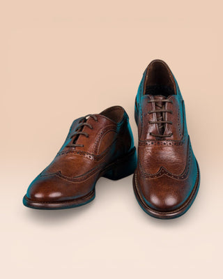 Front and top angled leather shoes by Benheart, model DA VINCI, with wingtip, in brown color
