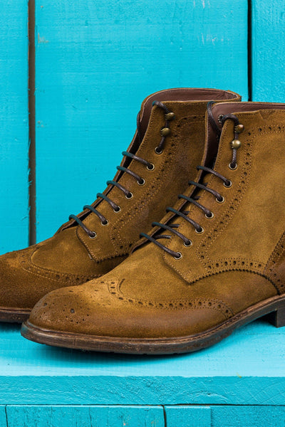 Detail of the front area of Benheart's Daniel men's suede leather boots in cognac.