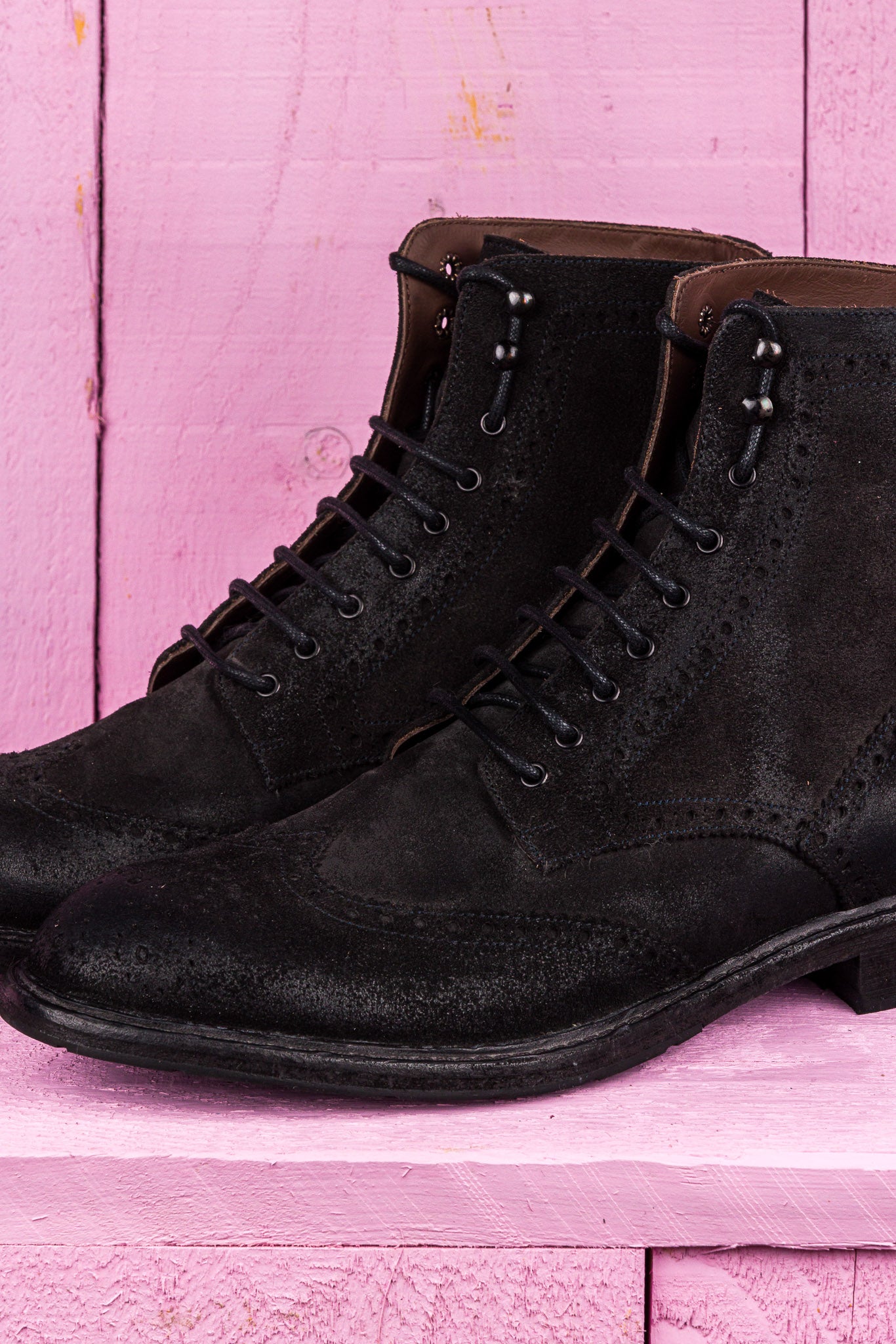 Detail of the front area of Benheart's Daniel men's suede leather lace-up boots in smoke grey.