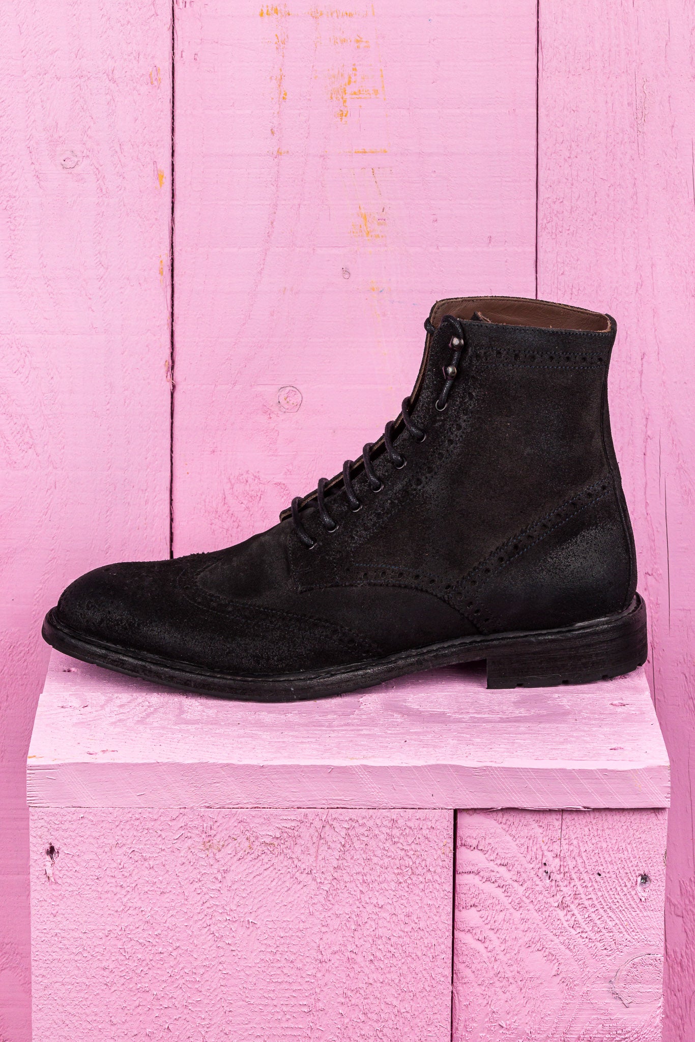 Side view of Benheart Daniel men’s lace-up brogue ankle boots with wingtip design in smoke grey suede.