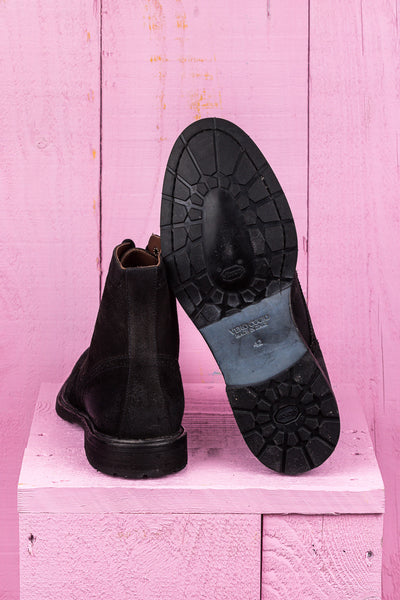 Detail of the Vibram sole of a pair of Benheart Daniel men’s smoke grey suede lace-up brogue ankle boots with wingtip design