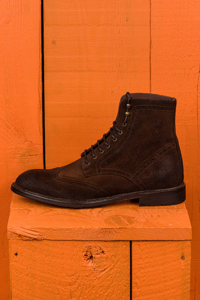 Side view of Benheart Daniel men’s lace-up brogue ankle boots with wingtip design in cigar brown suede.