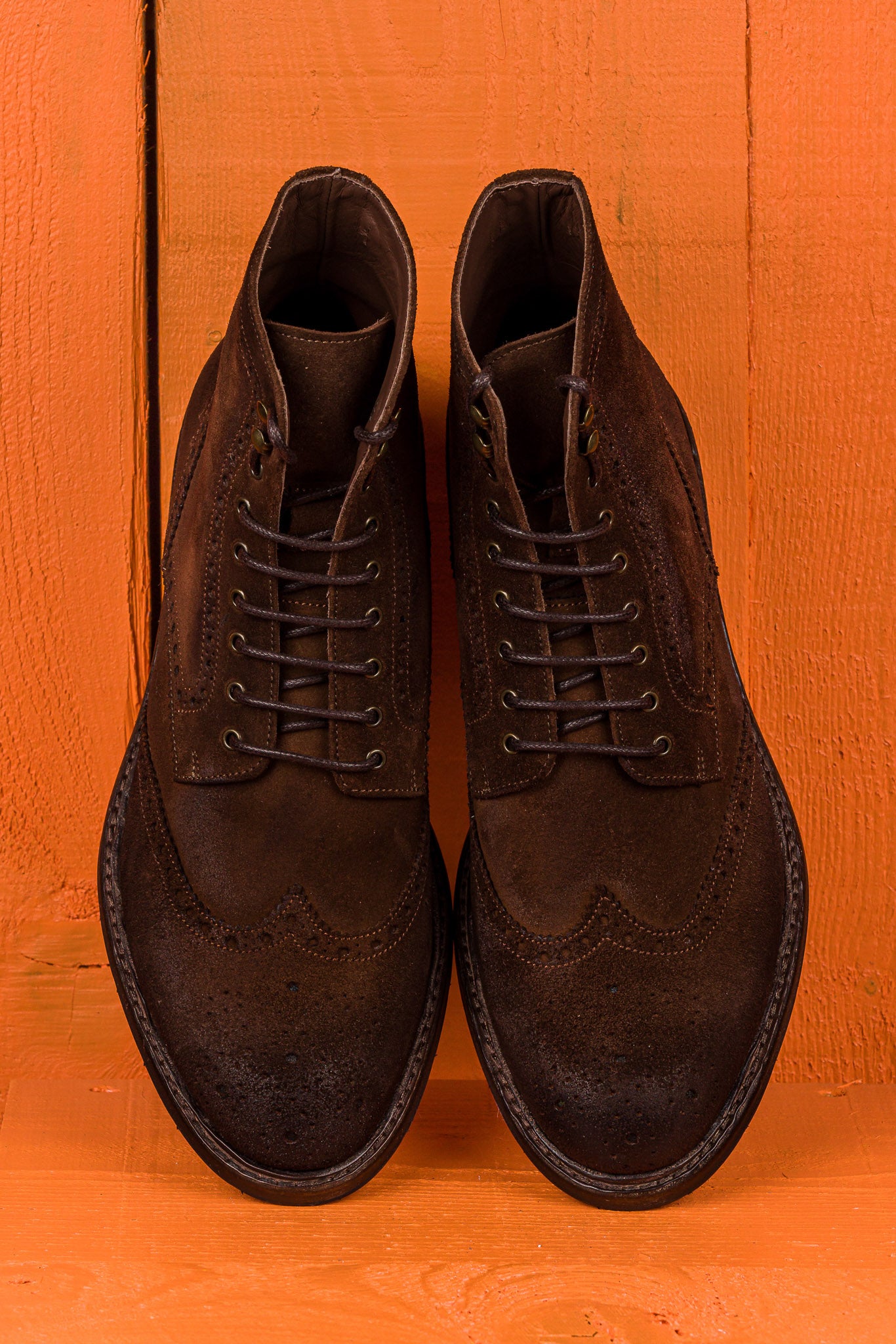 Top view of Benheart Daniel men’s lace-up brogue ankle boots with wingtip design in brown cigar suede.