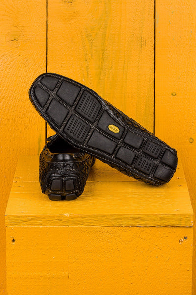 Rear view of Benheart Innocenti E951 woven black leather driving moccasins, one showing the heel and the other the Vibram rubber sole.