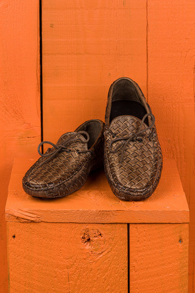 Front angled and top view of Benheart Innocenti E951 woven taupe leather driving moccasins.