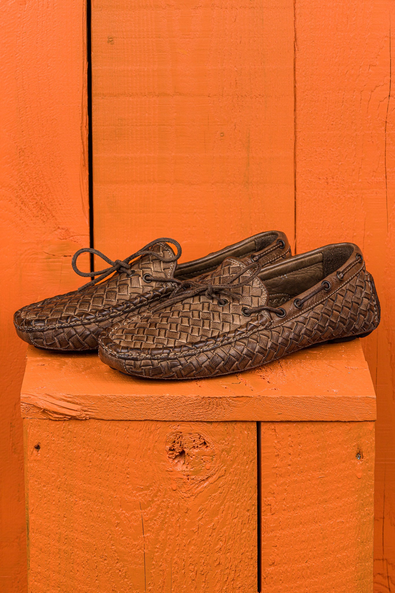 Front angled view of Benheart Innocenti E951 woven taupe leather driving moccasins.