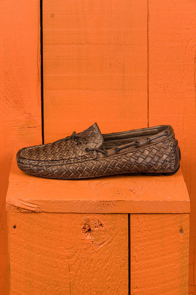 Side view of Benheart Innocenti E951 woven taupe leather driving moccasins.