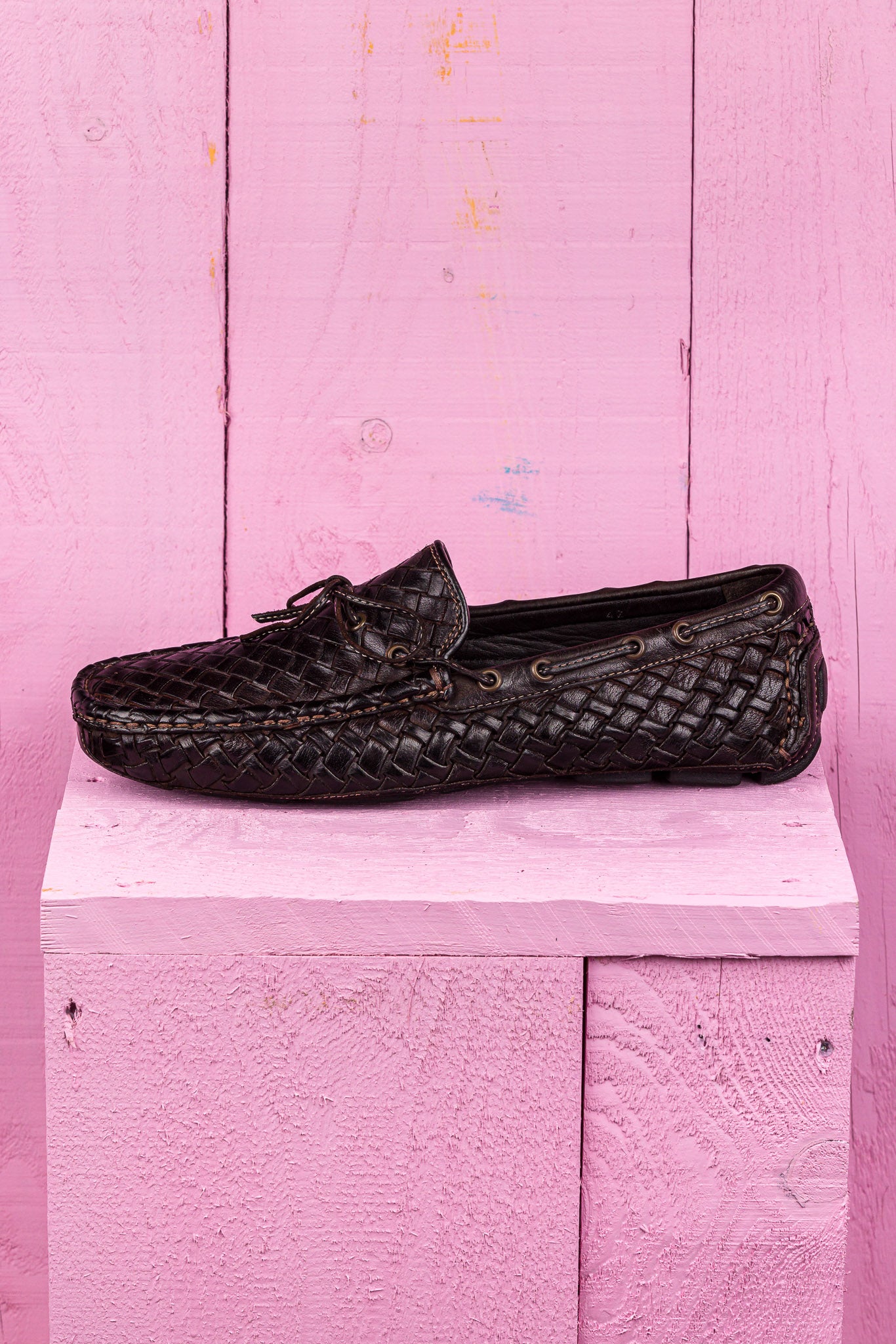 Side view of Benheart Innocenti E951 woven testa di moro dark brown leather driving moccasins.