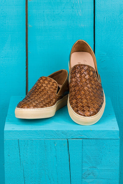 Front angled and top view of Iris unisex woven slip-on shoes in cerro leather with rubber soles.