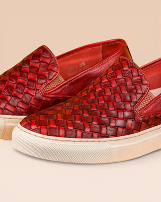 Close up view of Iris unisex woven slip-on shoes in porpora leather by Benheart.