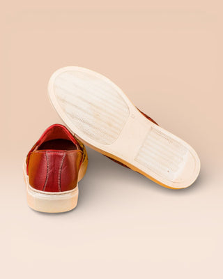 Rear view of Benheart Iris woven porpora leather slip-on shoes, one showing the heel and the other the rubber sole.