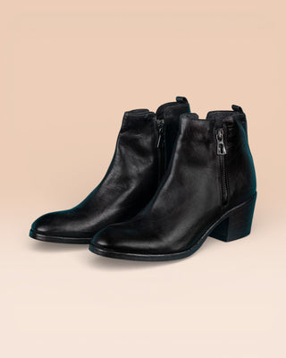Benheart Miranda 5258 women’s black leather ankle boots with side zip, front angled view.