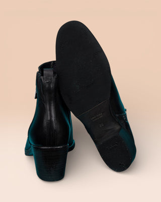 Benheart Miranda 5258 women’s black leather ankle boots with side zip, rear view showing sole.