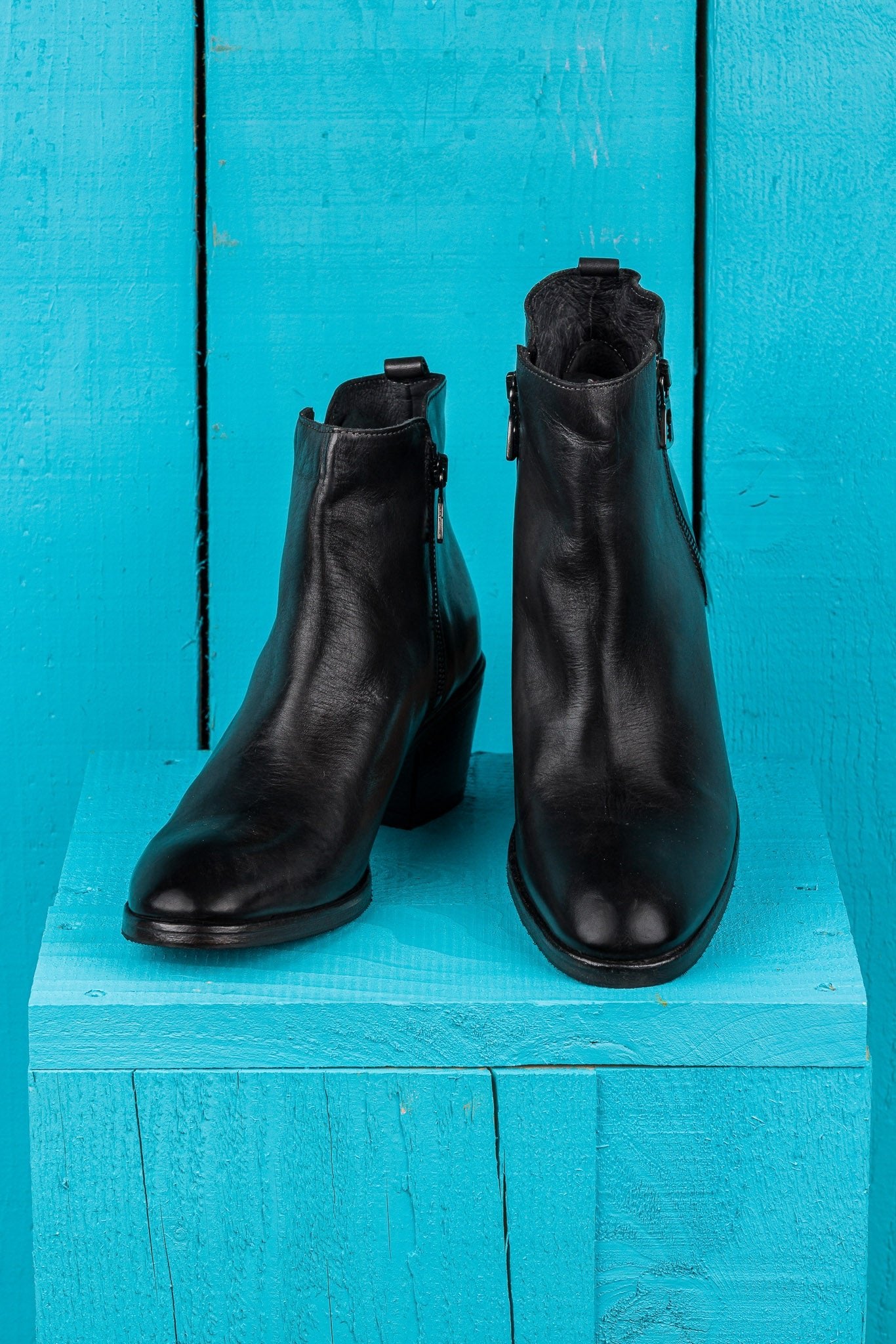 Benheart Miranda 5258 women’s black leather ankle boots with side zip, front angled and top view.