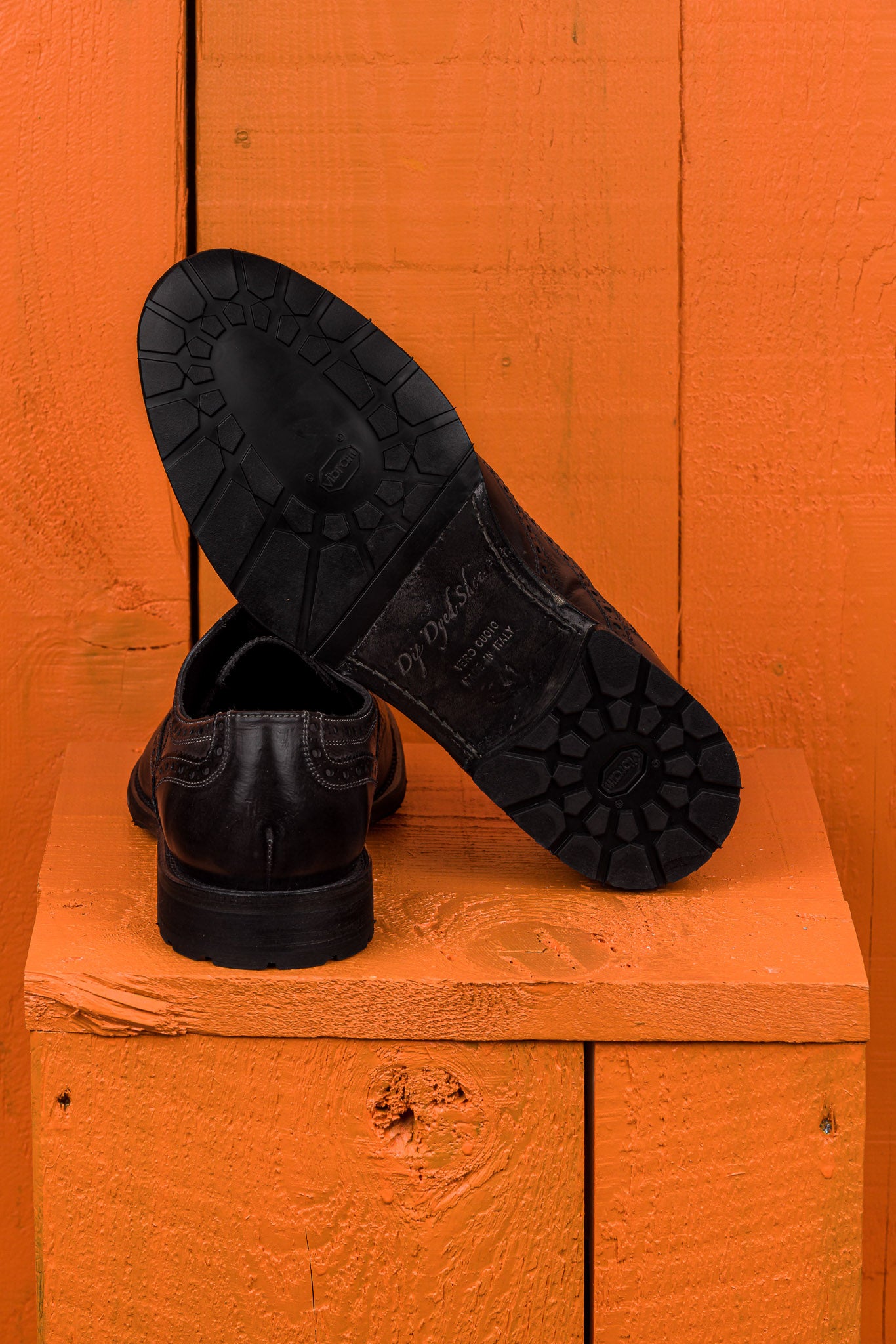 Benheart Morelli 7319 men’s leather derby brogue shoes in pietra fumo stone grey color, rear view with Vibram rubber sole detail