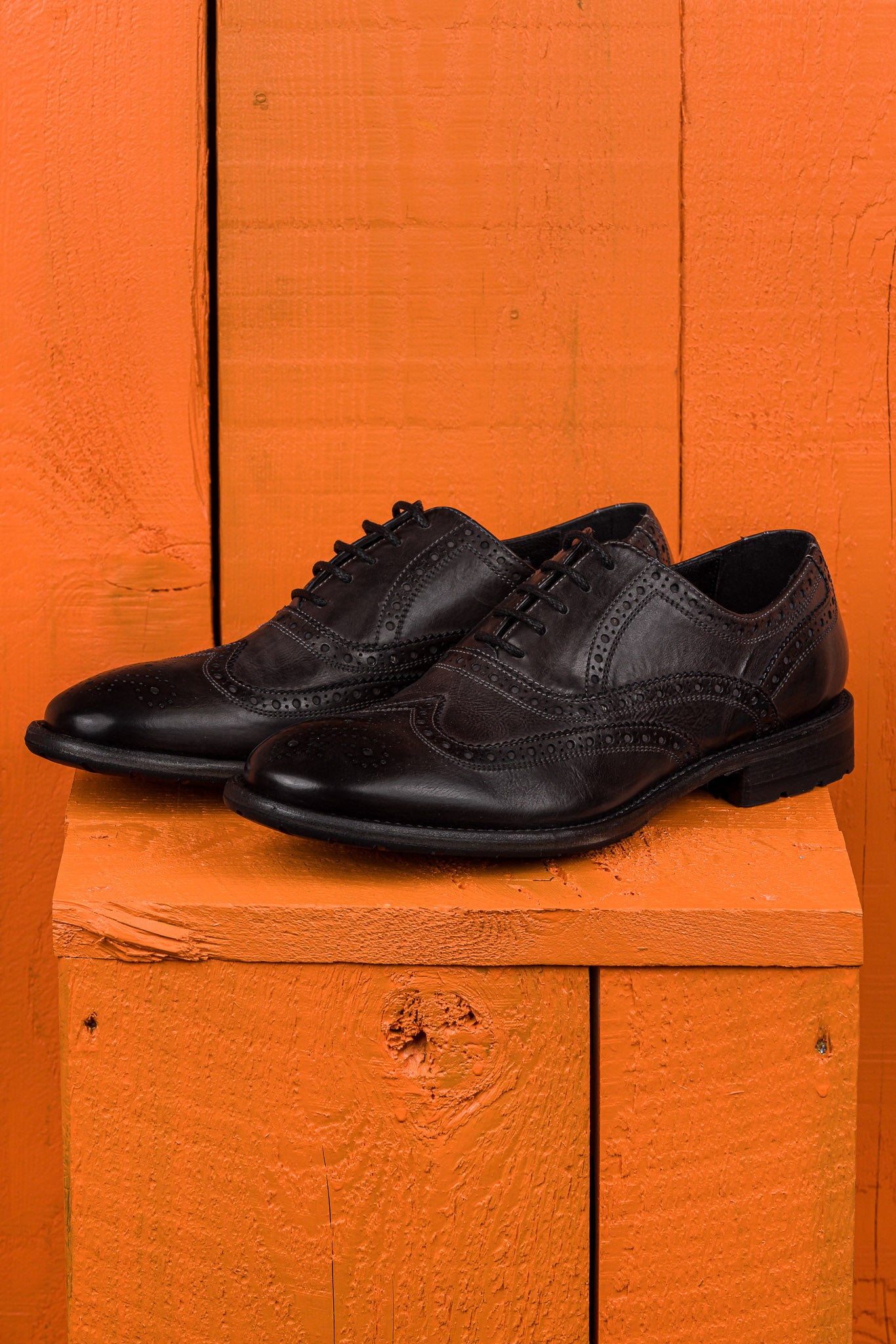 Benheart Morelli 7319 men’s leather derby brogue shoes in pietra fumo stone grey color, front angled view.