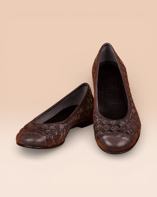 Front angled and top view of Benheart Pagnini B971 woven leather ballet flats in smoky grey, handcrafted in Italy.