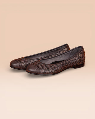 Front angled view of Benheart Pagnini B971 woven leather ballet flats in smoky grey.