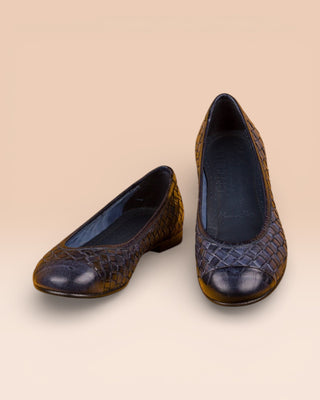 Front angled and top view of Benheart Pagnini B971 woven leather ballet flats in blue, handcrafted in Italy.