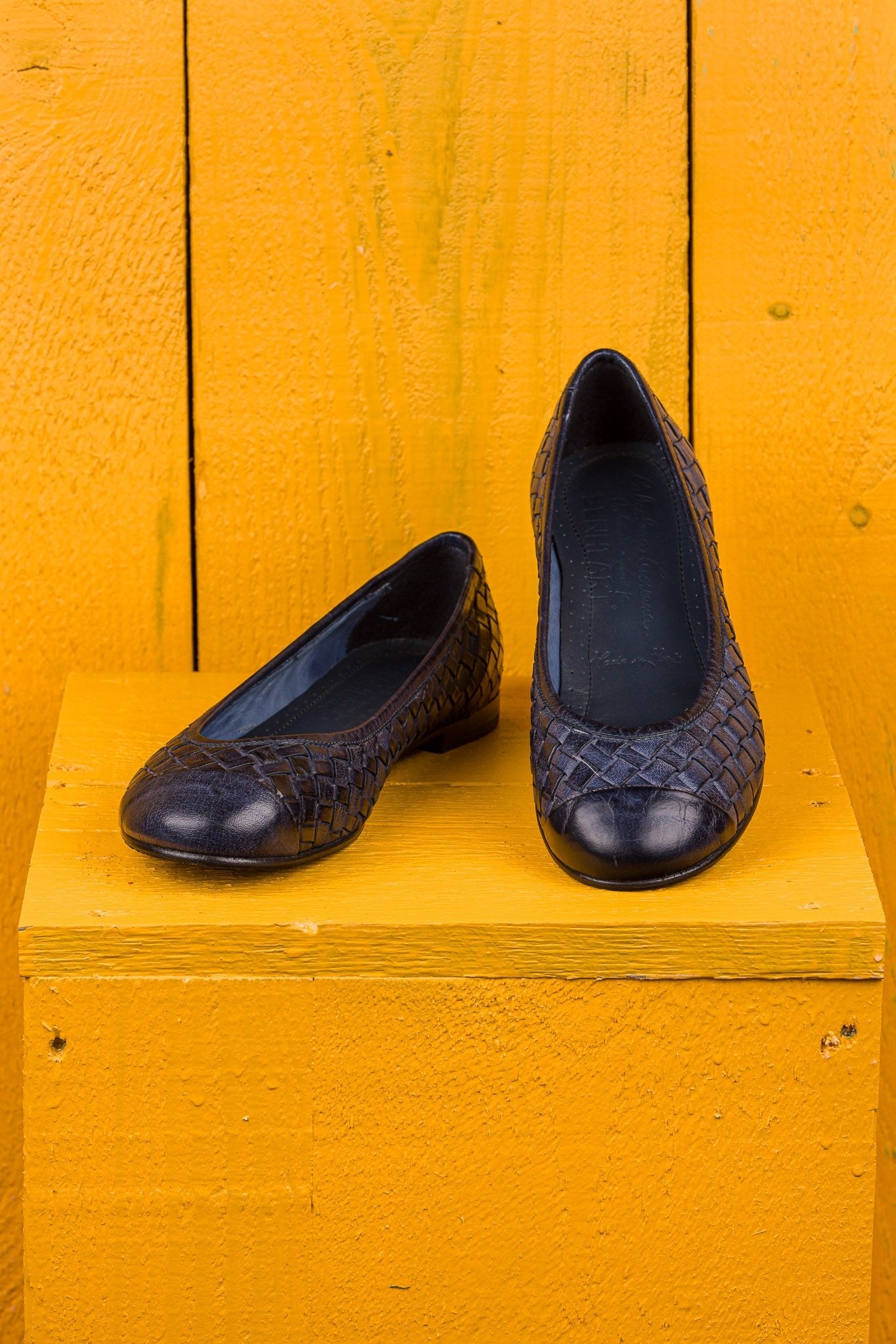 Front angled and top view of Benheart Pagnini B971 woven leather ballet flats in blue, handcrafted in Italy.
