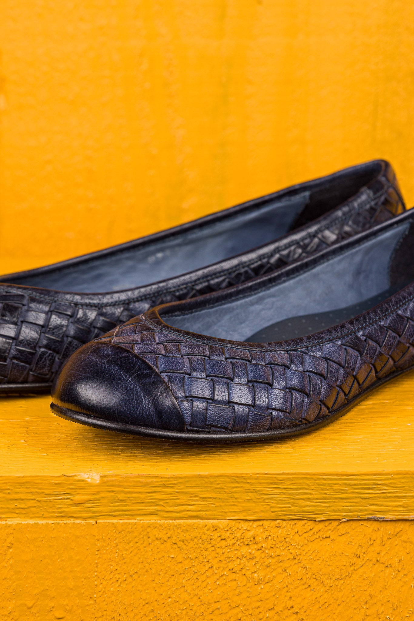 Close up view of Benheart Pagnini B971 woven leather ballet flats in blue.