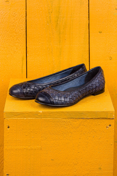 Front angled view of Benheart Pagnini B971 woven leather ballet flats in blue.