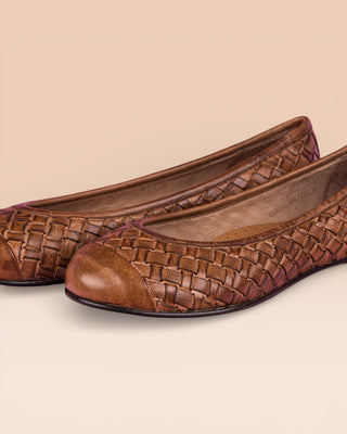 Close up view of Benheart Pagnini B971 woven leather ballet flats in moor.