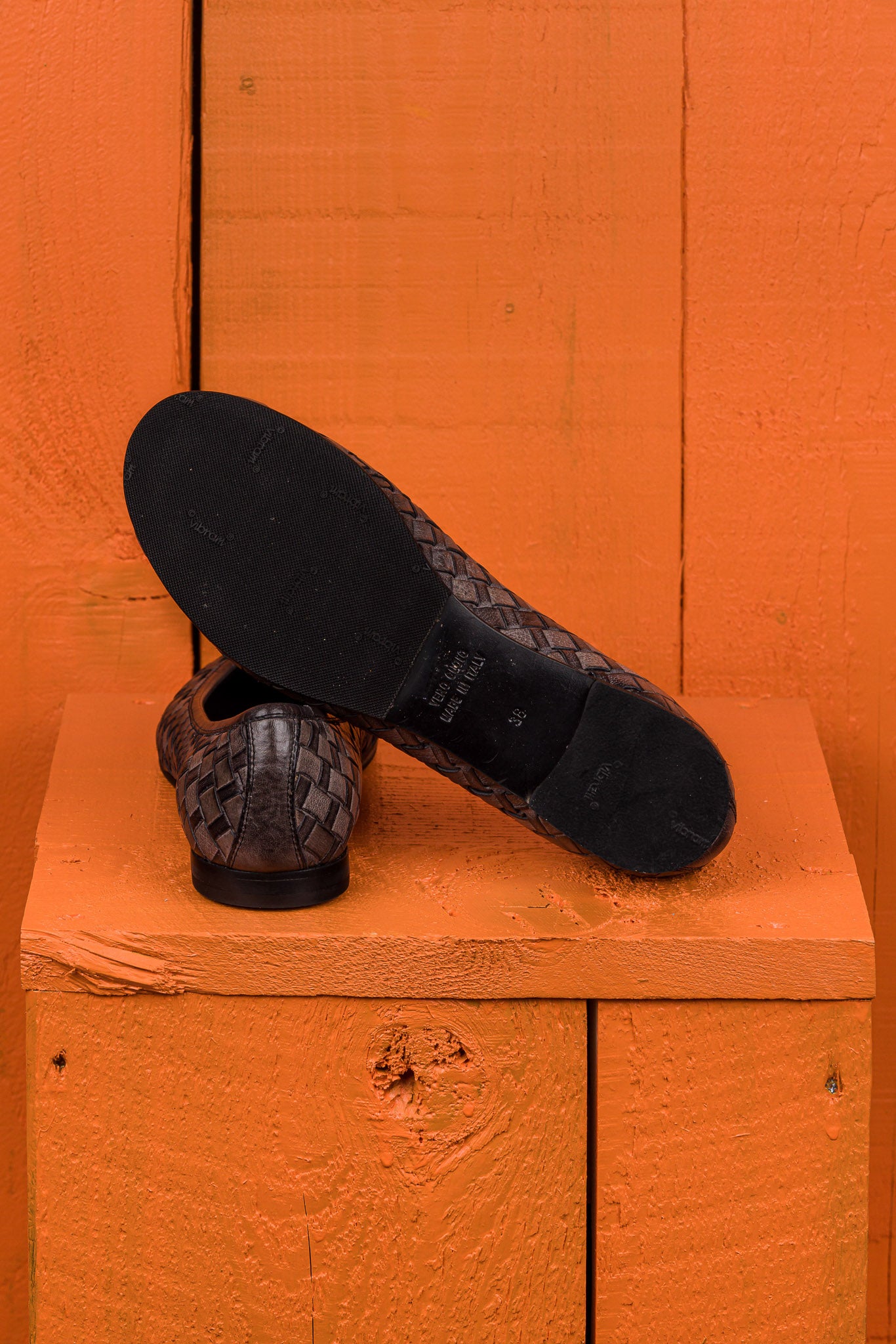 Rear view of Benheart Pagnini B971 woven leather ballet flats in smoky stone.