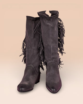 Benheart Vanni ST1722 women’s suede fringe boots in pietra fumo smoke grey, front view.