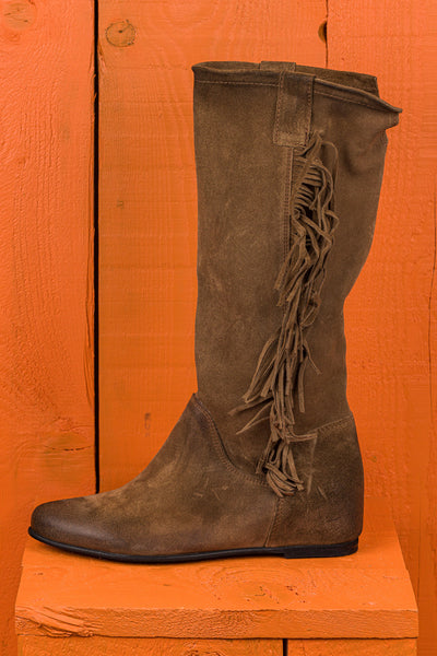 Benheart Vanni ST1722 women’s suede fringe boot in Taupe, side view