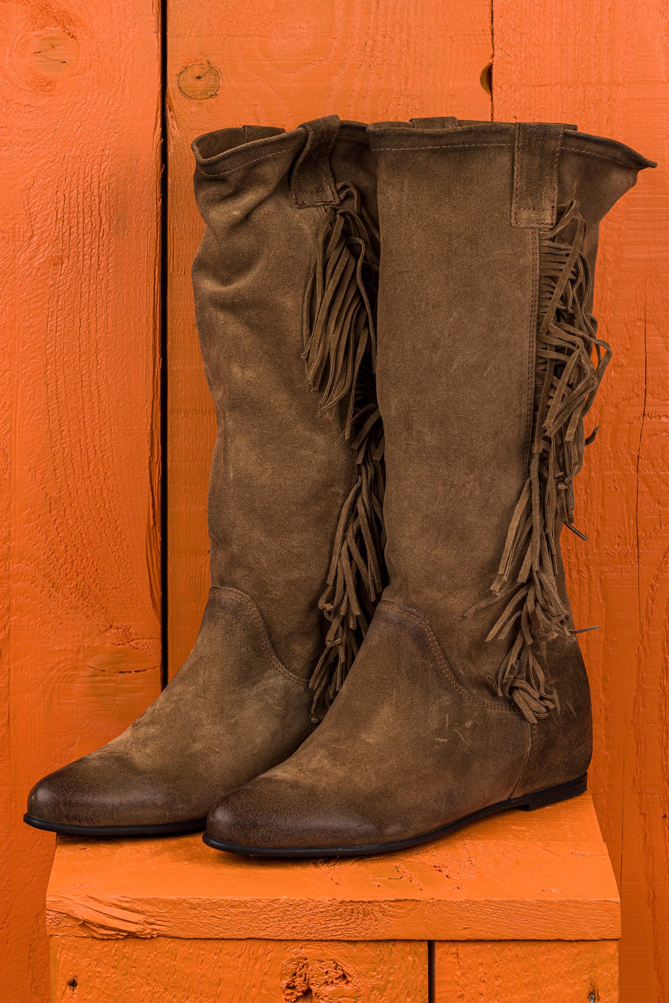 Benheart Vanni ST1722 women’s suede fringe boots in taupe, front angled view.
